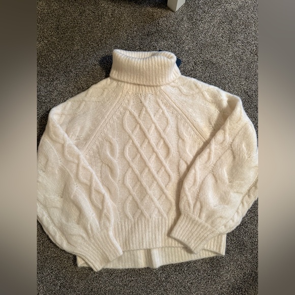 NWT Abercrombie thick cable knit turtleneck sweater - Picture 2 of 6